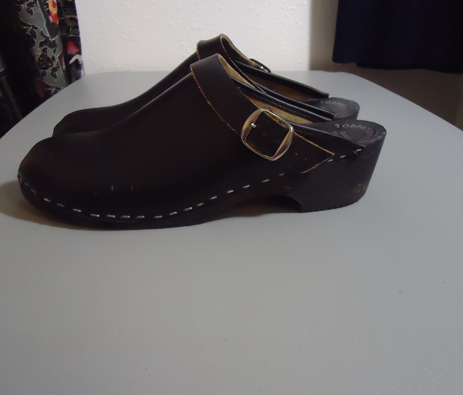 Torpatoffeln Black Leather Stapled Sweden Clogs sz 39 Barely Worn