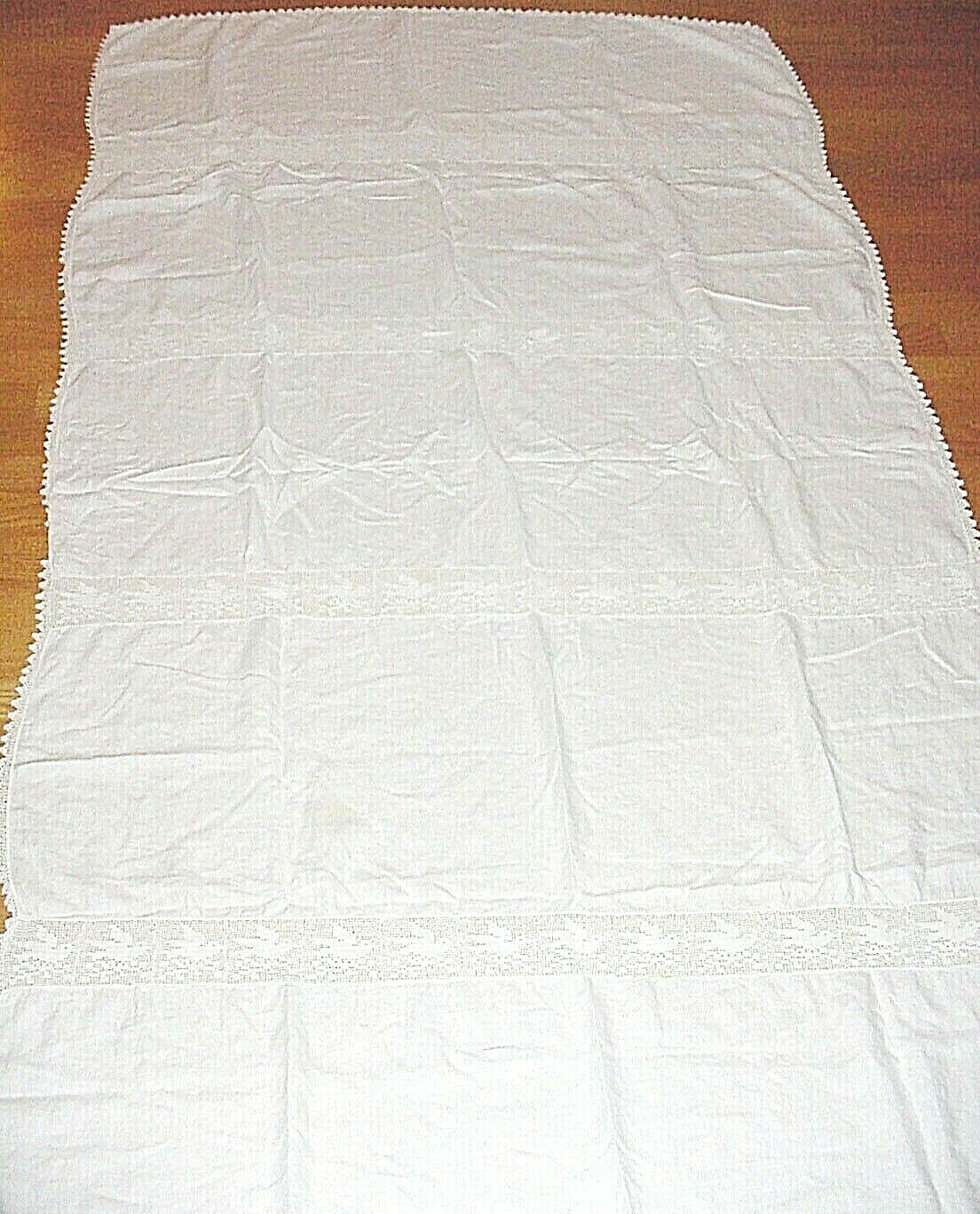 Vntg TABLECLOTH w CROCHETED Edging & BIRDS/DOVES LACE Insert CRAFT CUTTER OR FIX