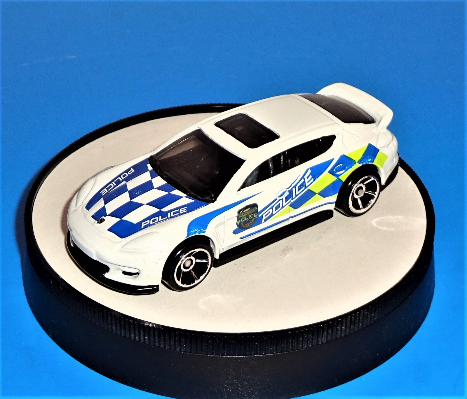 Hot wheels porsche panamera police sale