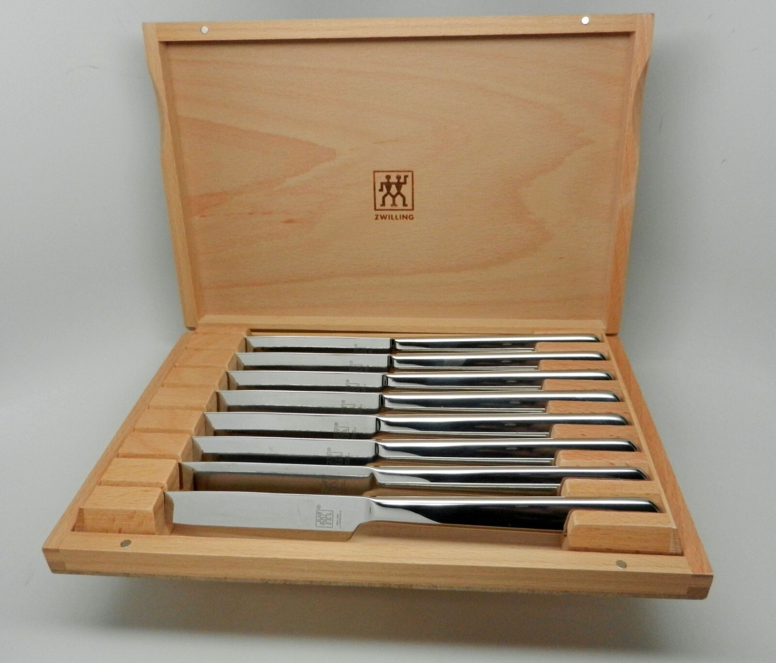 8 Piece In Wood Box