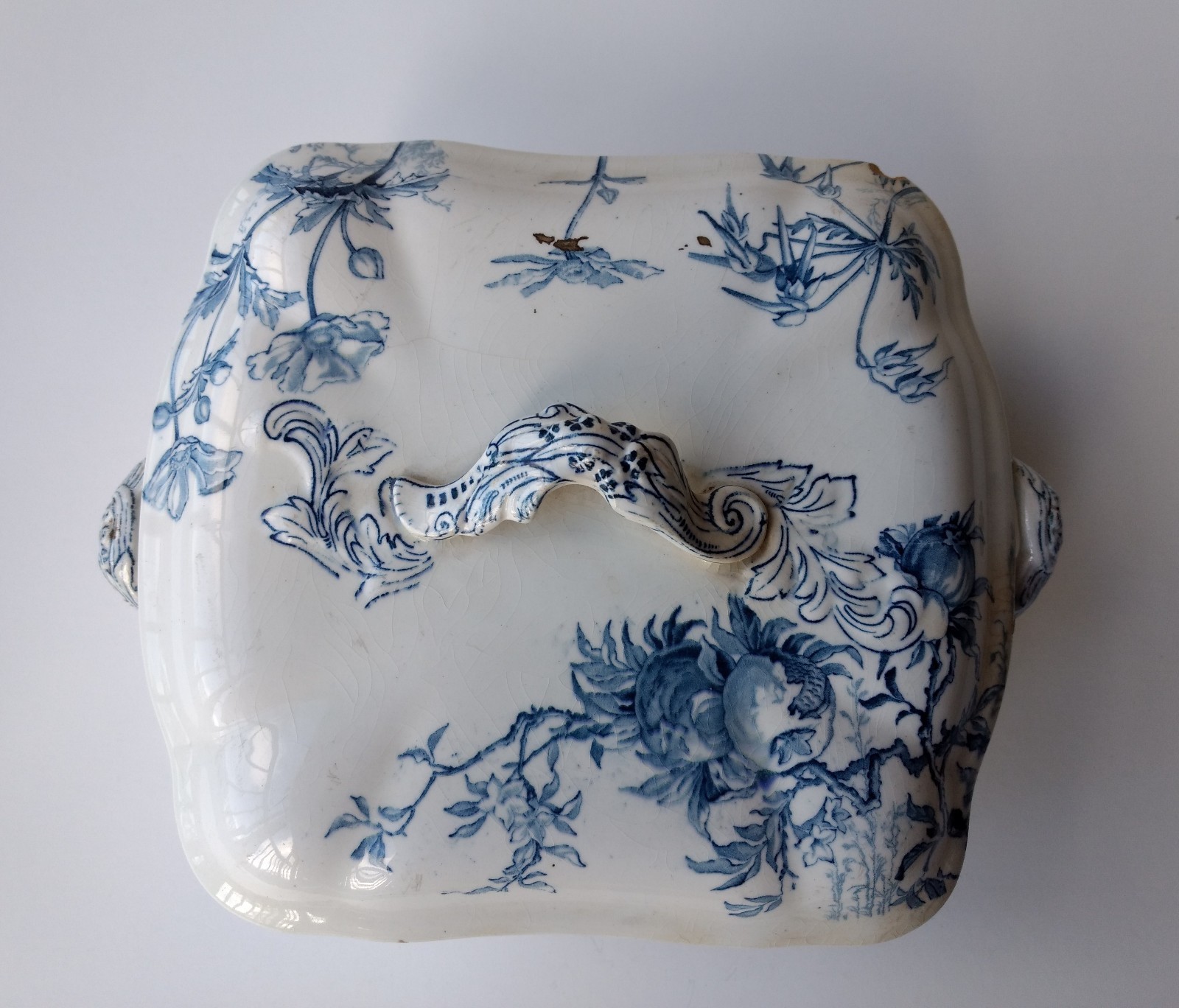 Doulton Burslem Arundel blue and white soup tureen with lid, vegetable dish