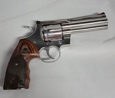 Colt Python 2020+2021 Anaconda Rosewood Dragon Scale w/black colt medallion grip