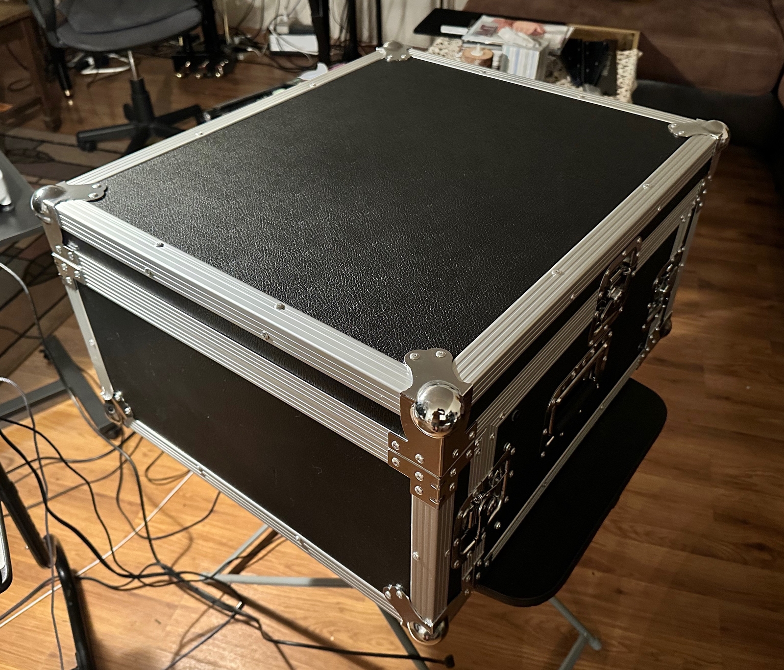 Sound Town 4U Rack Road Case 11U Slant Mixer Top 20