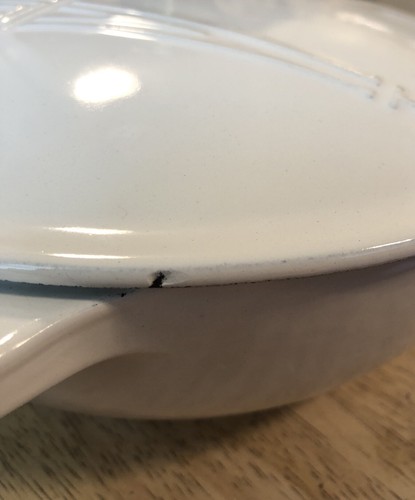 #22 "White" Eiffel Tower LE CREUSET 2.5 Quart Casserole *MINOR FLAW* NWT