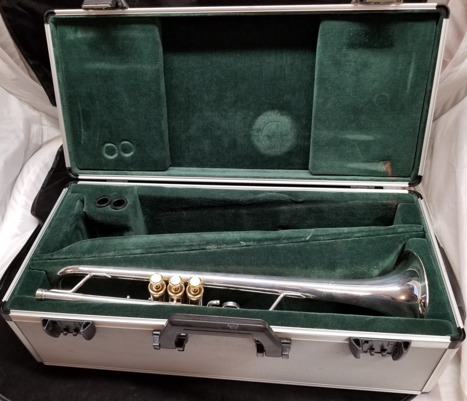 Getzen 3050 Custom B1 Silver with Gold Trim, Flight Case Included