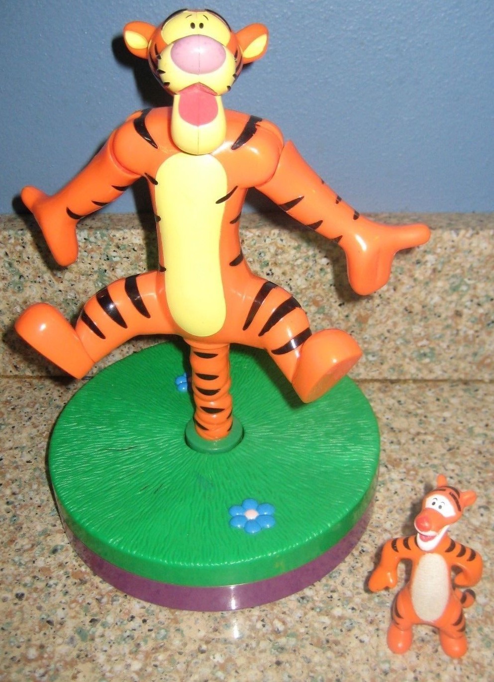 プー&フレンズ　寅年フィギュア　EVERYONE IS TIGGER プー&フレンズ 寅年フィギュア EVERYONE IS TIGGER - メルカリ
