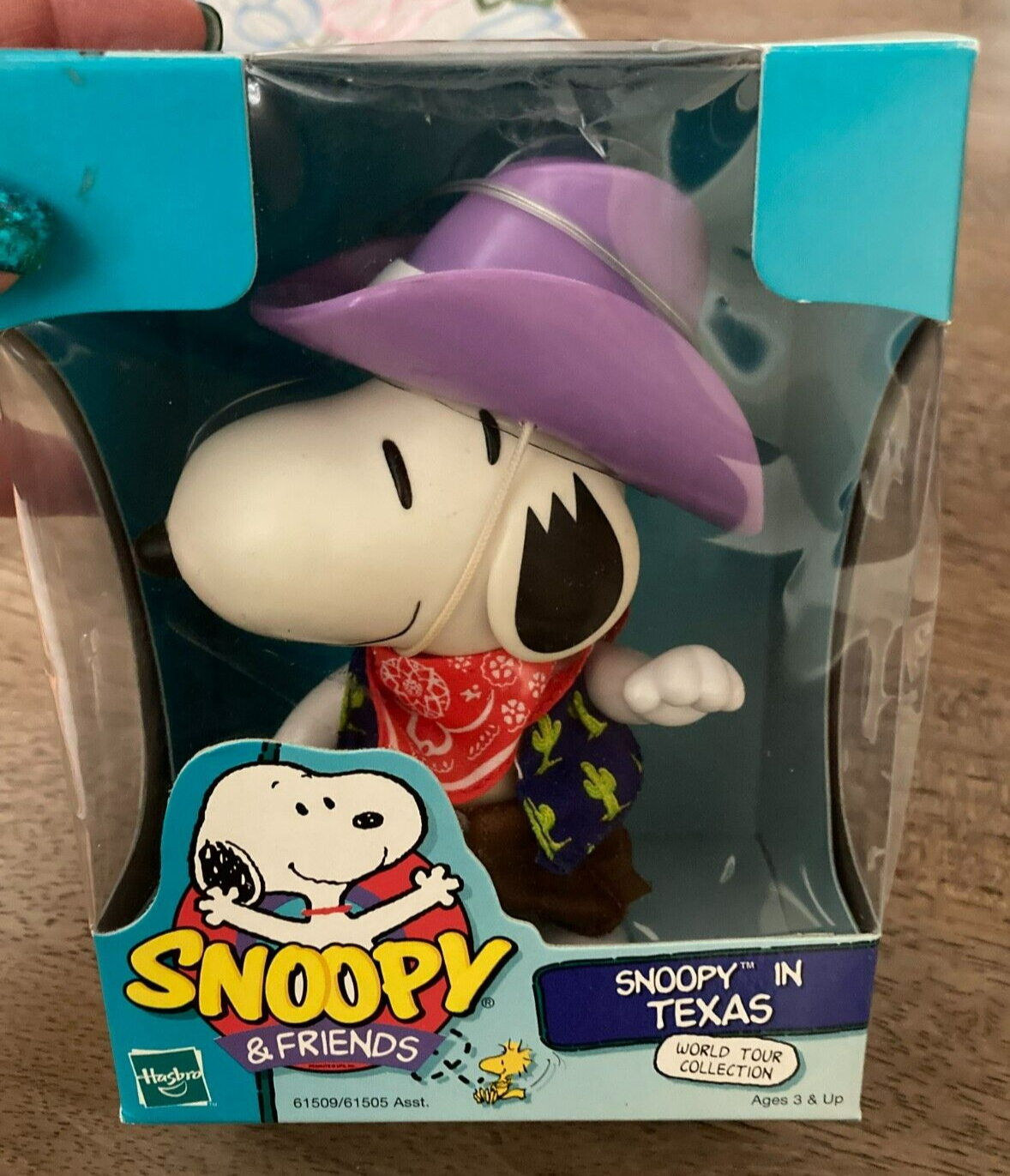 NIB! RARE! Snoopy & Friends 'Snoopy in Texas', World Tour