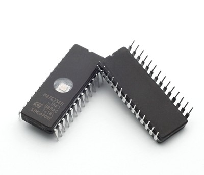 STMicroelectronics M27C256B-15F1 27C256 32K x 8 UV EPROM CDIP28 x 10pcs