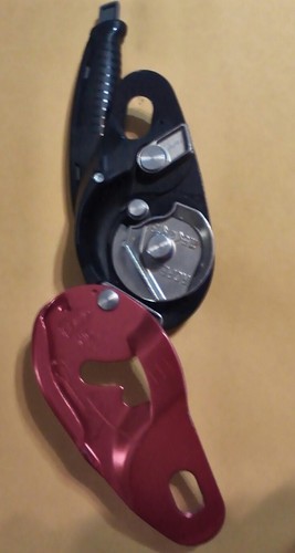 Petzl I'D L Self Breaking Descender / Belay Device