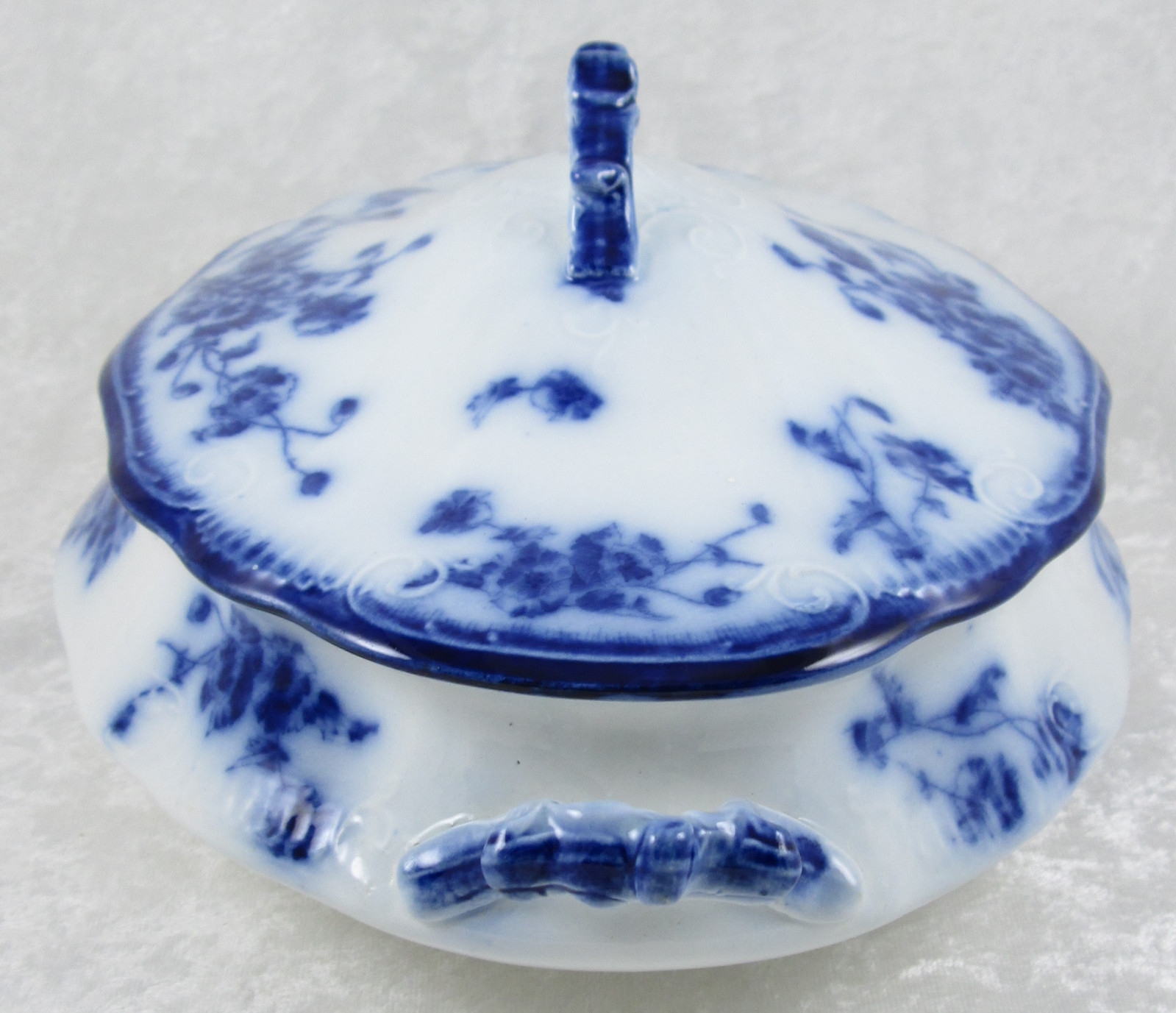 William Grindley Le Pavot Oval Flow Blue Covered Vegetable Dish Embossed 11.5inW