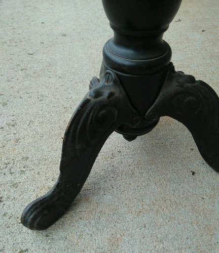 ANTIQUE VICTORIAN CAST IRON 3 LEG CLAW FEET PIANO SWIVEL STOOL