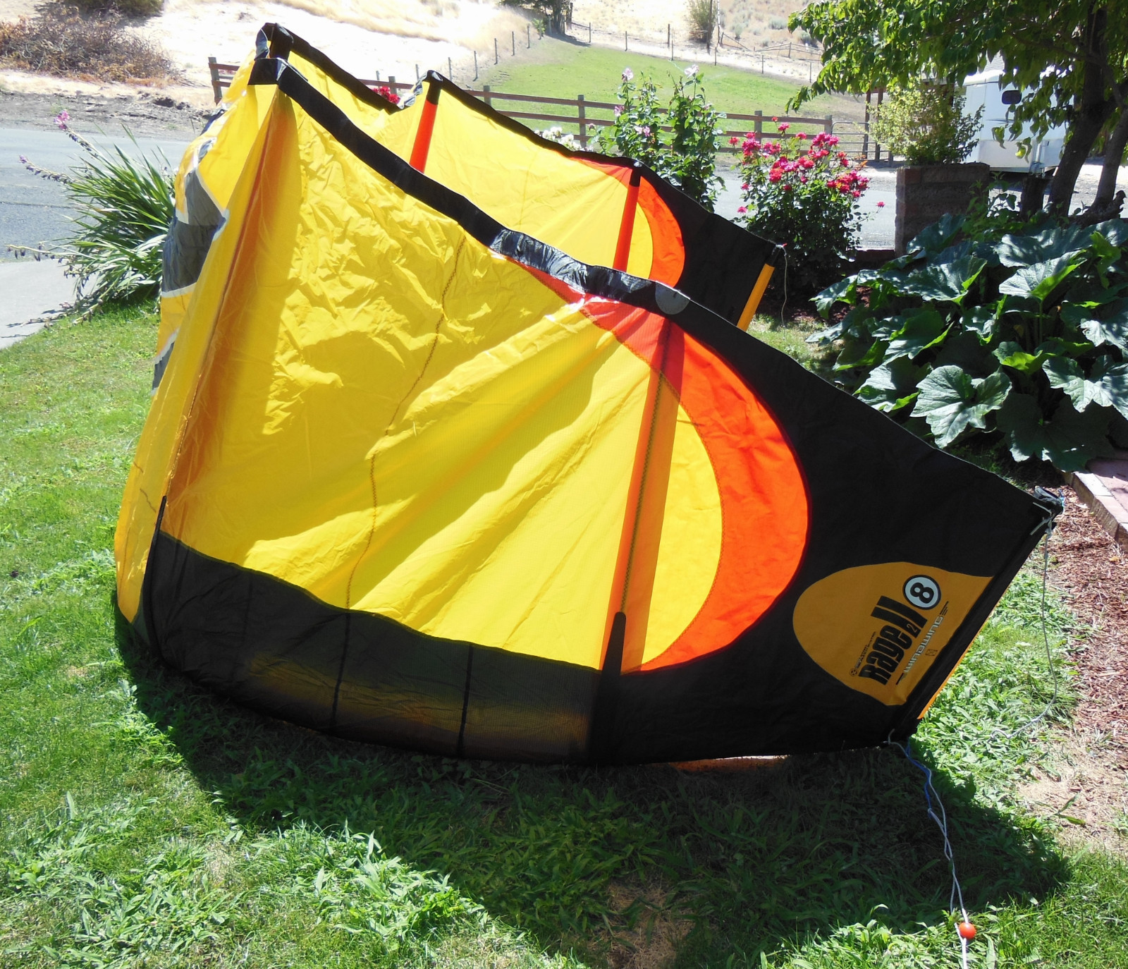 WINDWING RAGE II 8M² KITEBOARDING KITE, FLOWN ONCE, GREAT CONDITION, KITESURFING