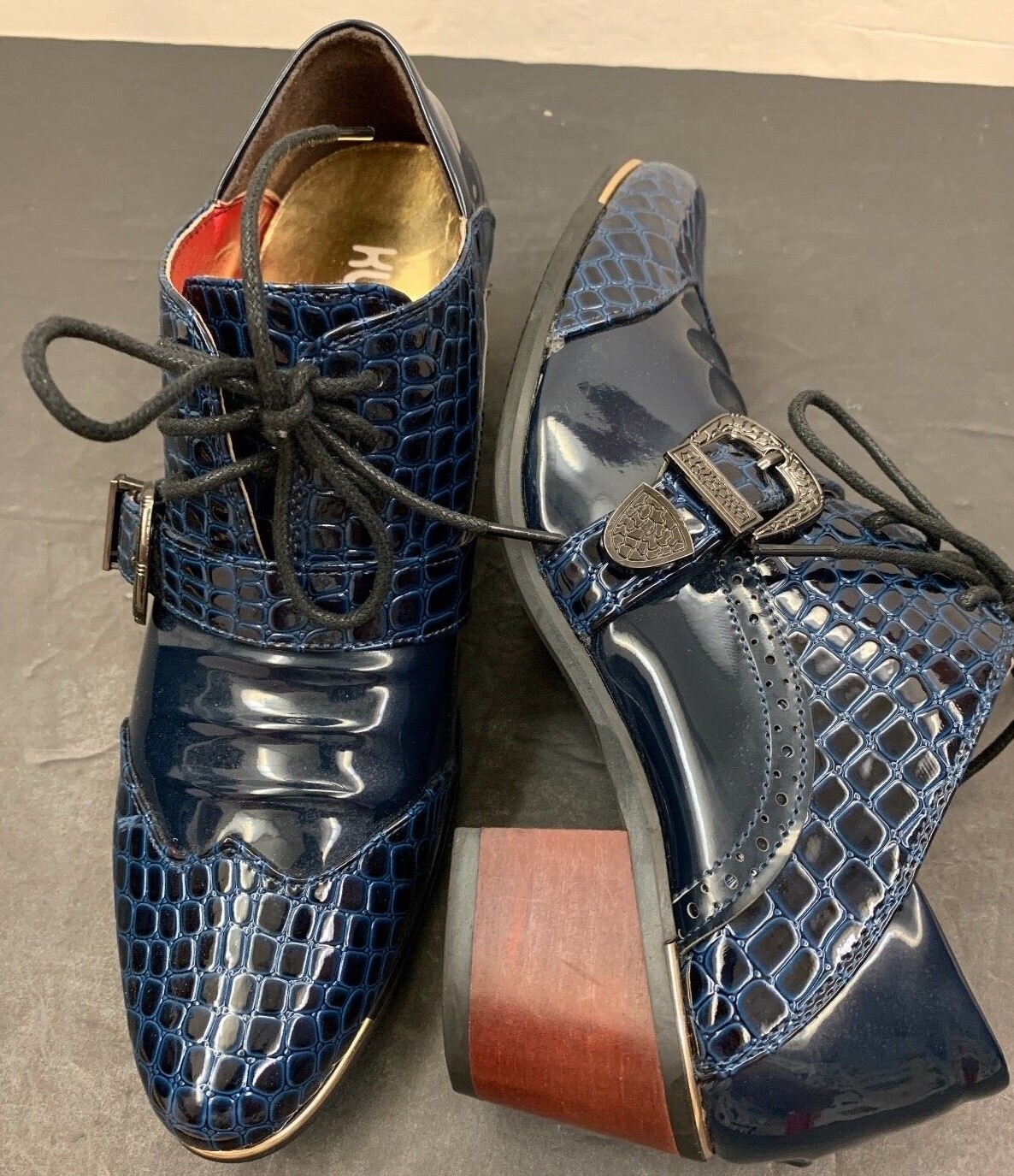 コスプレ小物 grancy l Plate Leather Shoes KUURCCE Shiny Blue Shoes Lace & Buckle Wingtip Heels