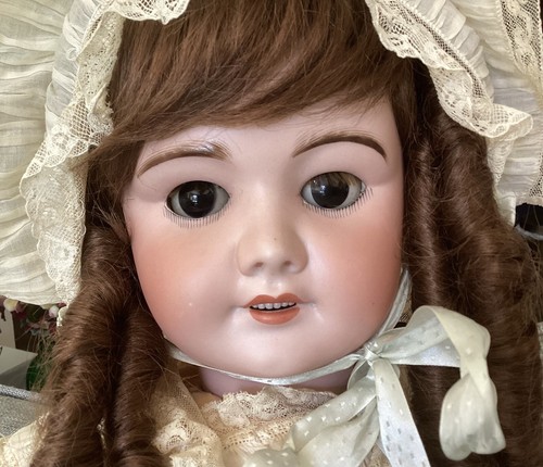 【さっぽん様】Amavel antique doll ケープ Antique Doll, Red Dress, White Apron, Painted Black Hair