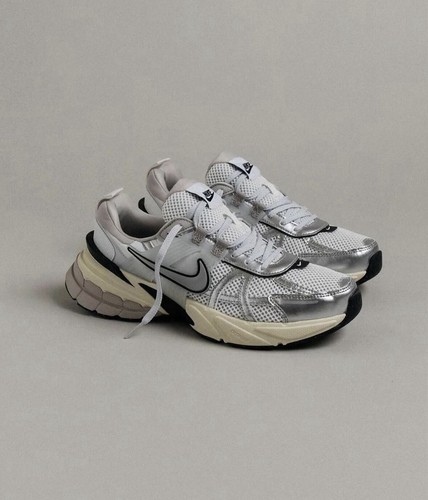 NIKE V2K RUN Women's FD0736-100 シルバー　23 $_12.JPG?set_id=880000500F