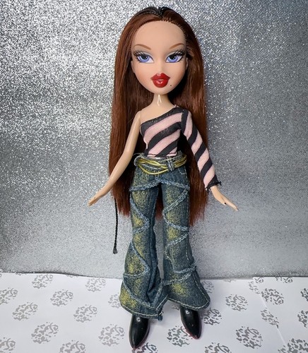 Twin Bratz 美容家電 ピンク Bratz Be-Bratz.Com Doll Yasmin w/Pet, Working Mouse & Pad