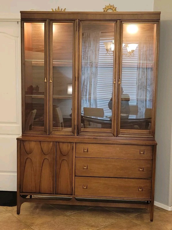 Broyhill Brasilia Buffet and Hutch MCM Walnut Brass Lighted