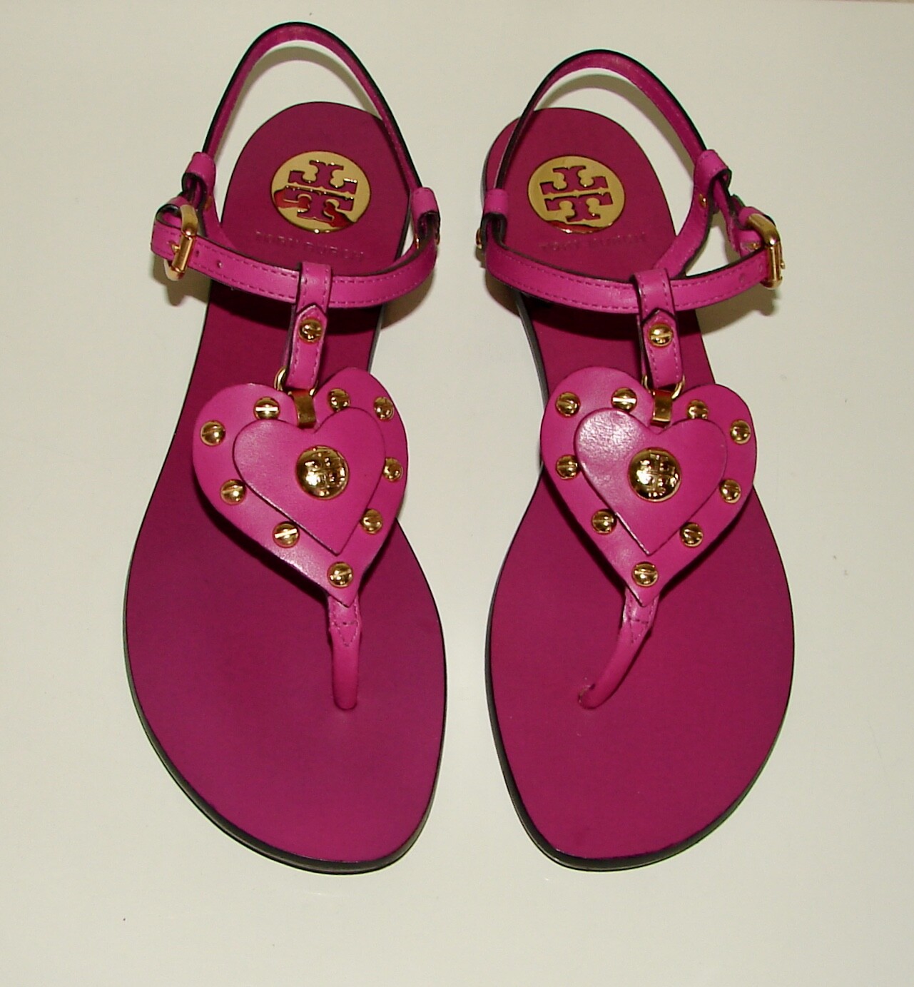 トリーバーチ　TORY BURCH サイズ7.5 NIB Tory Burch size 7.5 magenta leather studded heart flat