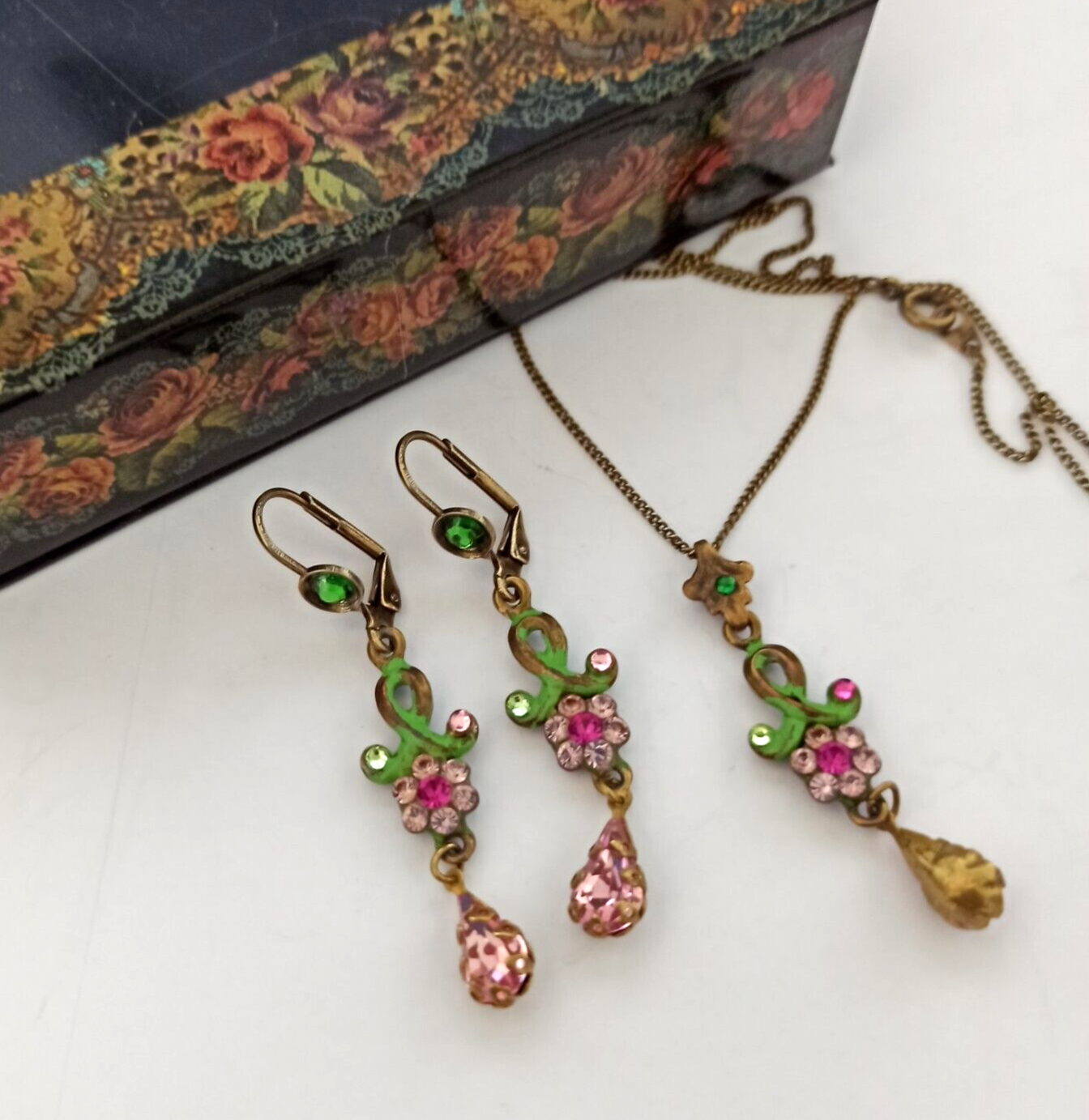 激レア‼︎ Michal Negrin ピンク　箱付き　バタフライネックレス　美品 激レア‼︎ Michal Negrin ピンク 箱付き バタフライネックレス 美品