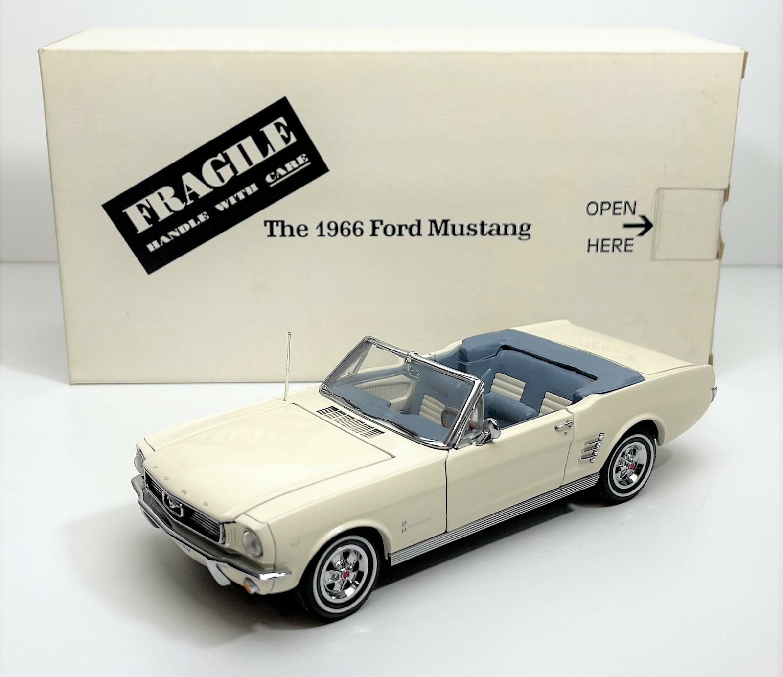 ダンバリーミント製　Danbury mint 1966年型　ムスタング　1/24 Franklin Mint 1:24 1966 Ford Mustang Convertible, White