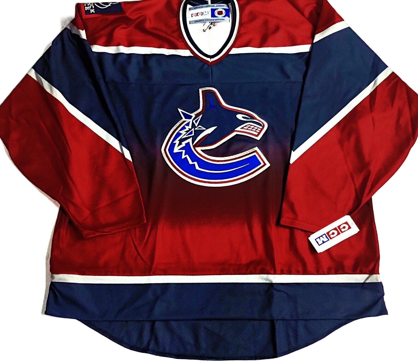 CCM - NHL Vancouver Canucks ユニフォーム s-l1600.jpg