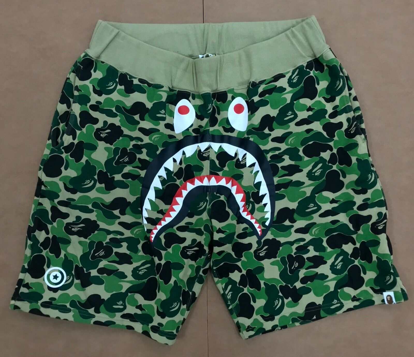 A BATHING APE BAPE SHARK GREEN ABC CAMO SWEATSHORTS SHORTS A BATHING APE BAPE SHARK GREEN ABC CAMO SWEATSHORTS SHORTS