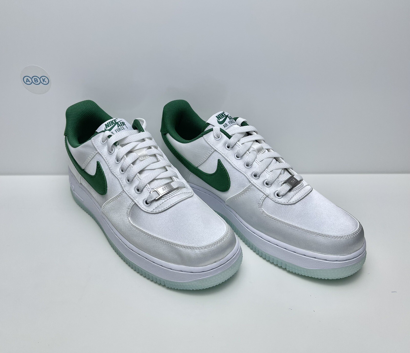 NIKE ナイキエアフォース1 07 DX6541-101 グリーン　スニーカー Amazon | [ナイキ] エア フォース 1 '07 ESS AIR FORCE 1 '07