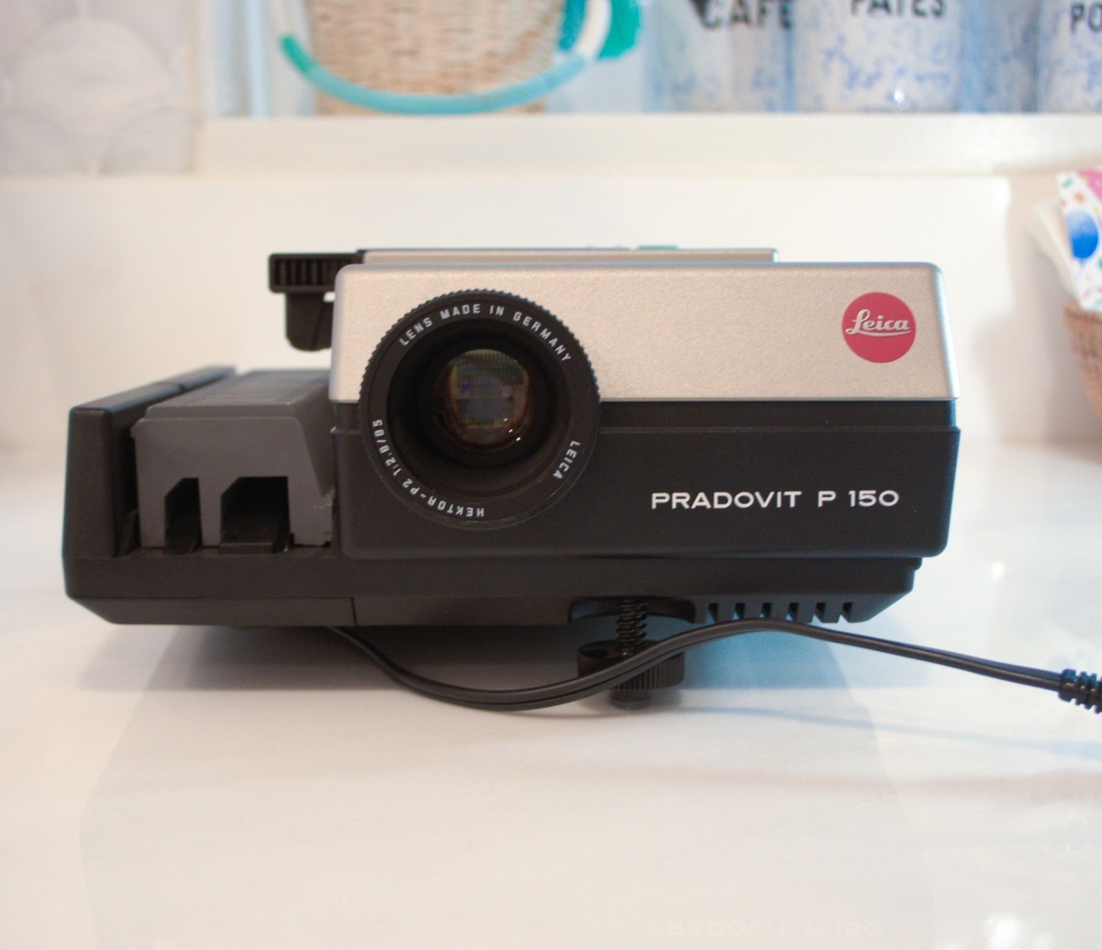 【稀少品】LEICA P150 プロジェクター Leica ライカ PRADOVIT P150 スライド プロジェクター 高性能