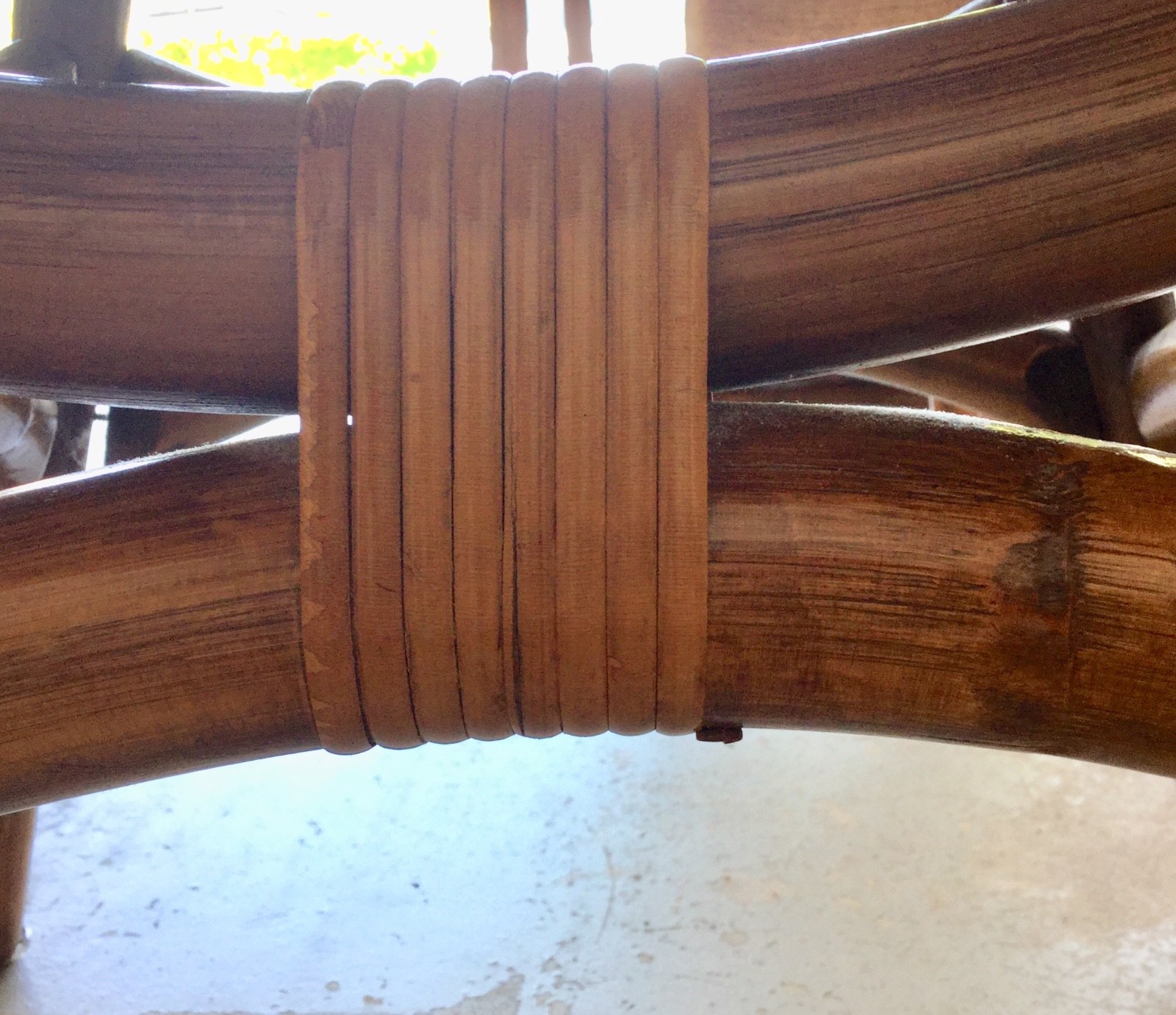 Vintage 48” Round RATTAN Dining Table + 4 Chairs