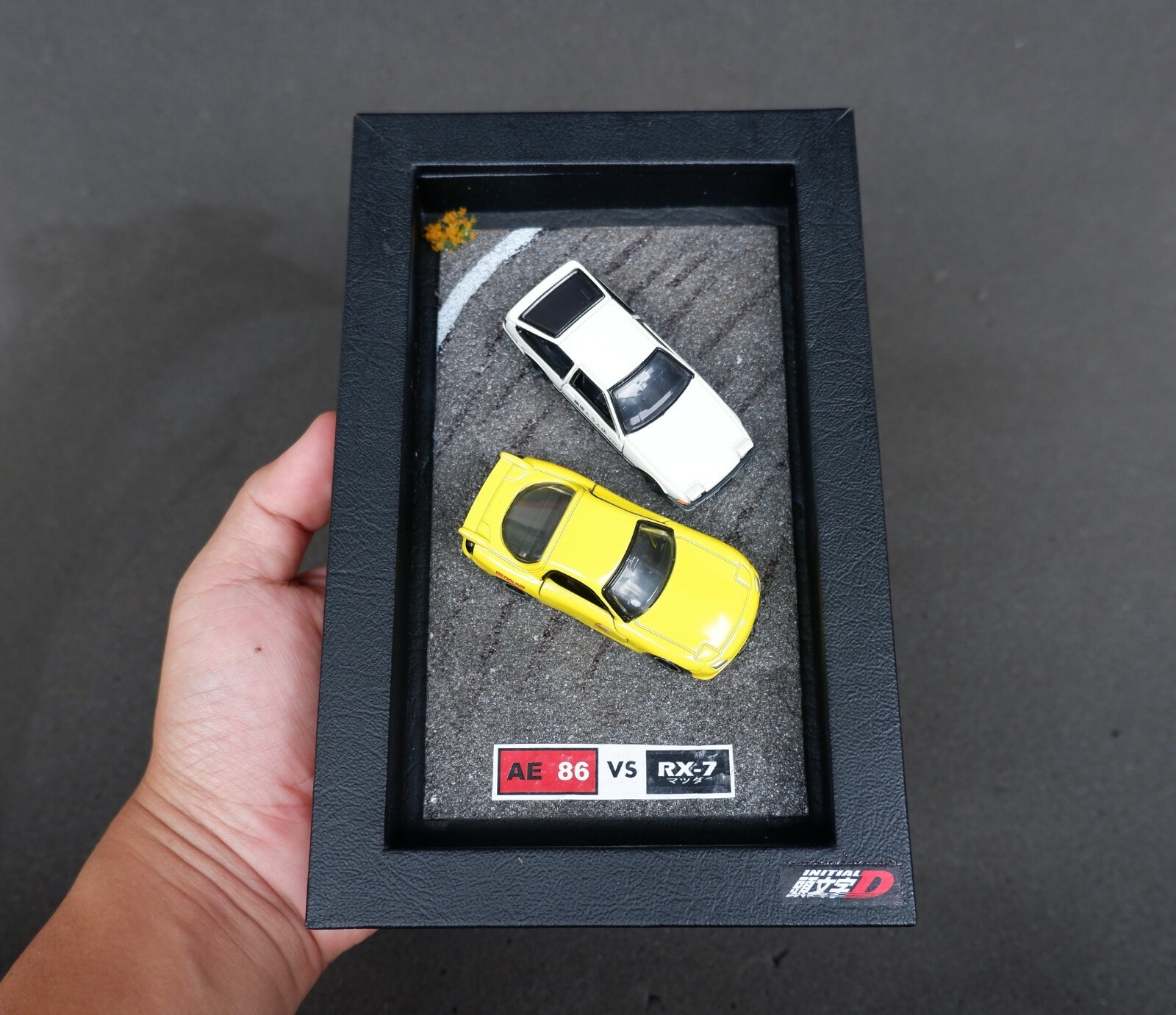 頭文字 D MAZDA RX-7 & TOYOTA TRUENO Toyota AE86 VS Mazda RX7 1:64 Scale in Frame - Inspired