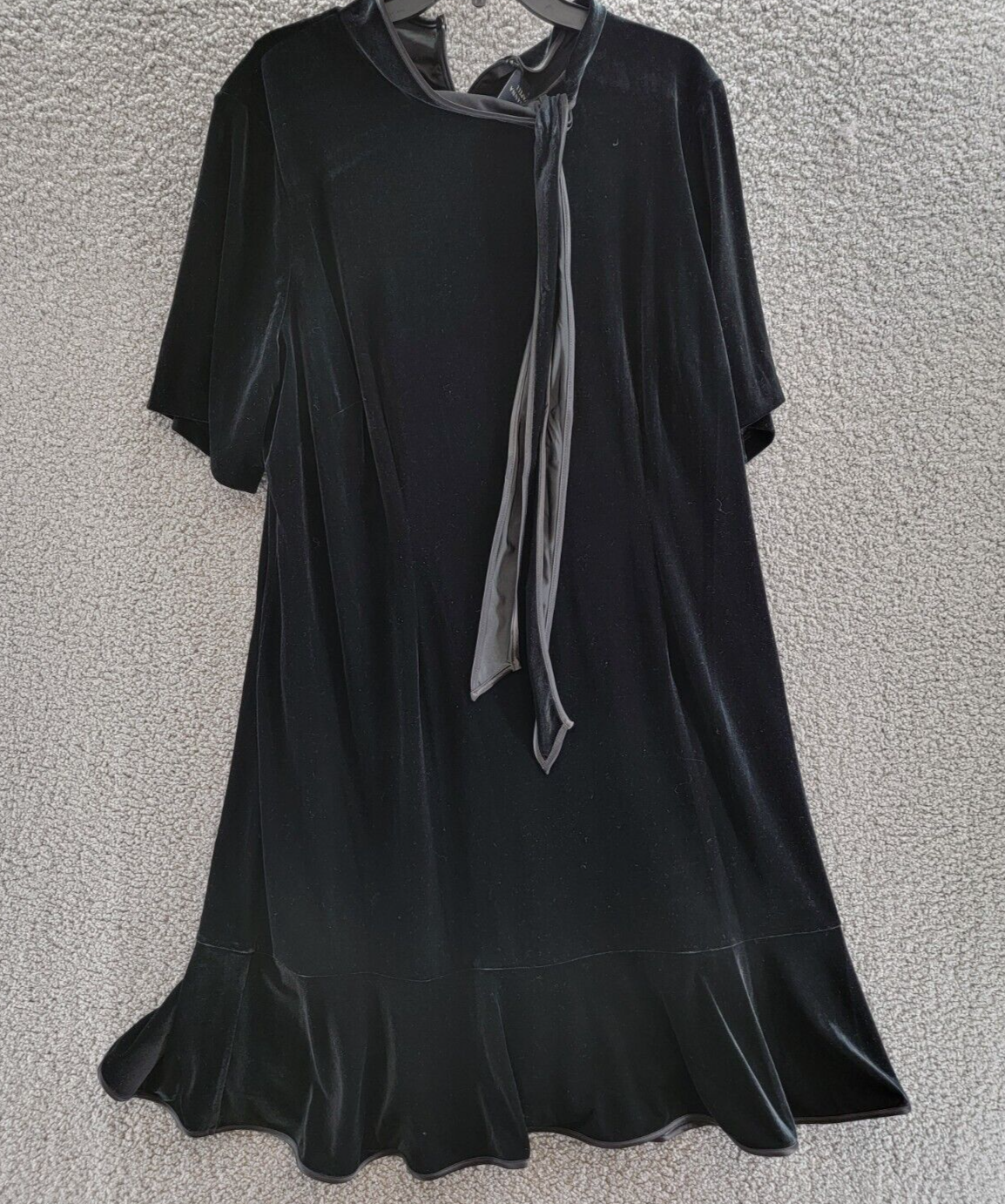 Adrianna Papell Plus Velvet Tie Neck Dress Women's 20W Black Back Zip Closure - Picture 2 of 17