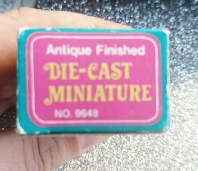 VTG DIE-CAST MINIATURE CELLO BASS METAL PENCIL SHARPENER # 9648 HONG KONG IN BOX