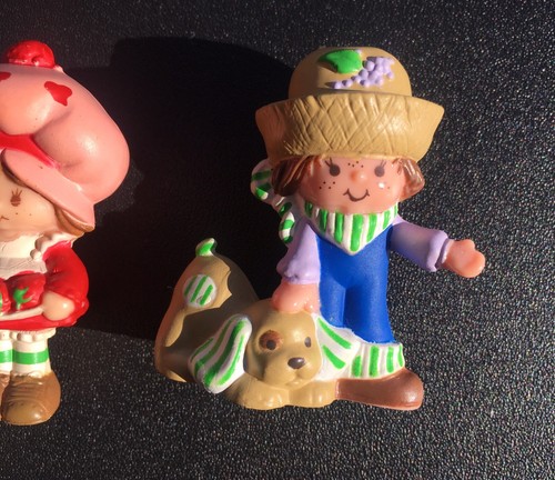 Strawberry Shortcake - 2 Vintage PVC Minis - Strawberry Shortcake & Huckleberry