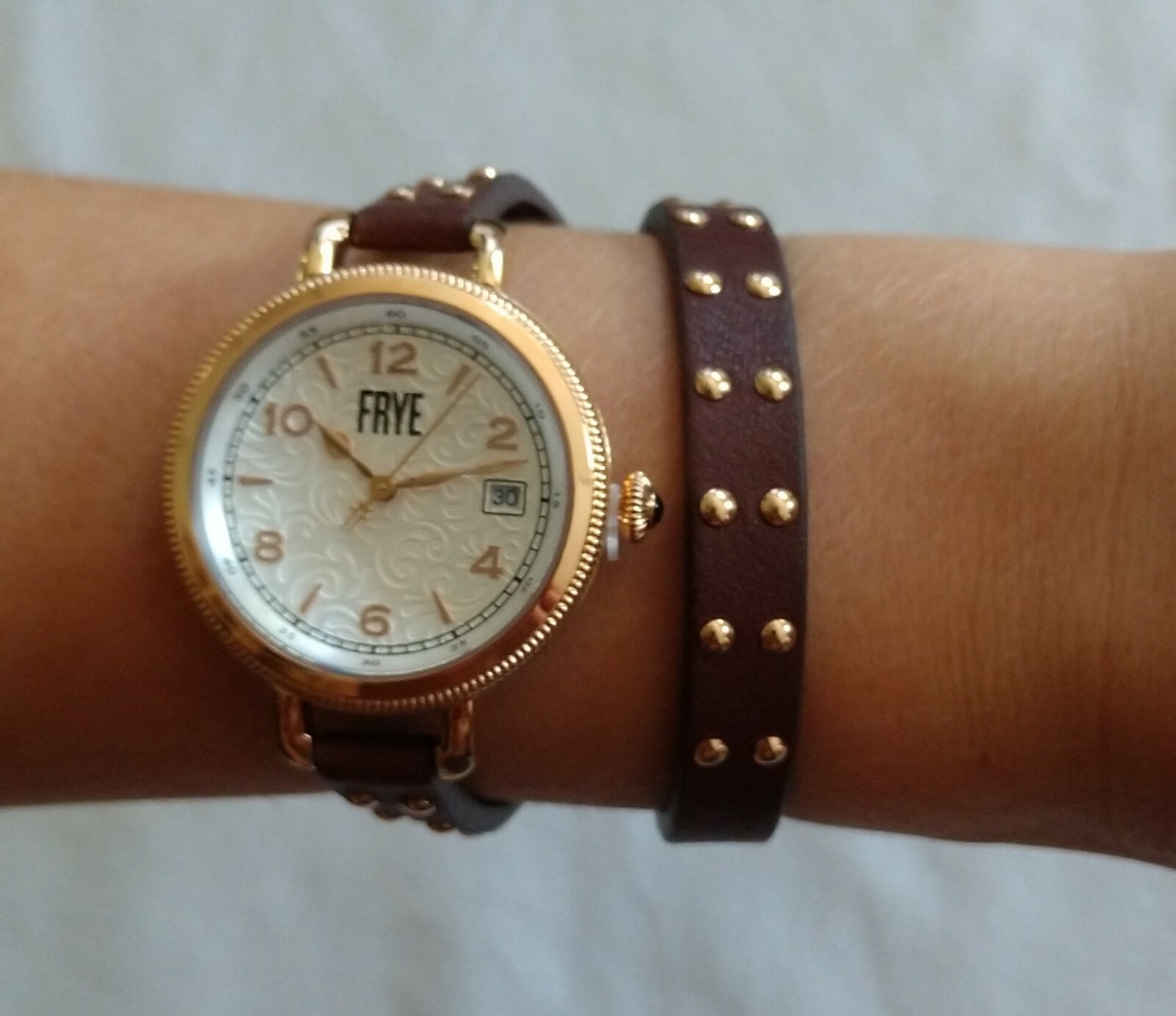 Наручные часы Frye Melissa Ladies Watch Cream Face- Studded Leather Wrap Strap - Western Wear : купить с доставкой из США, цена 7 371 руб - (333644460025) Наручные часы Frye Melissa Ladies Watch Cream Face- Studded Leather Wrap Strap - Western Wear : купить с доставкой из США, цена 7 371 руб - (333644460025)