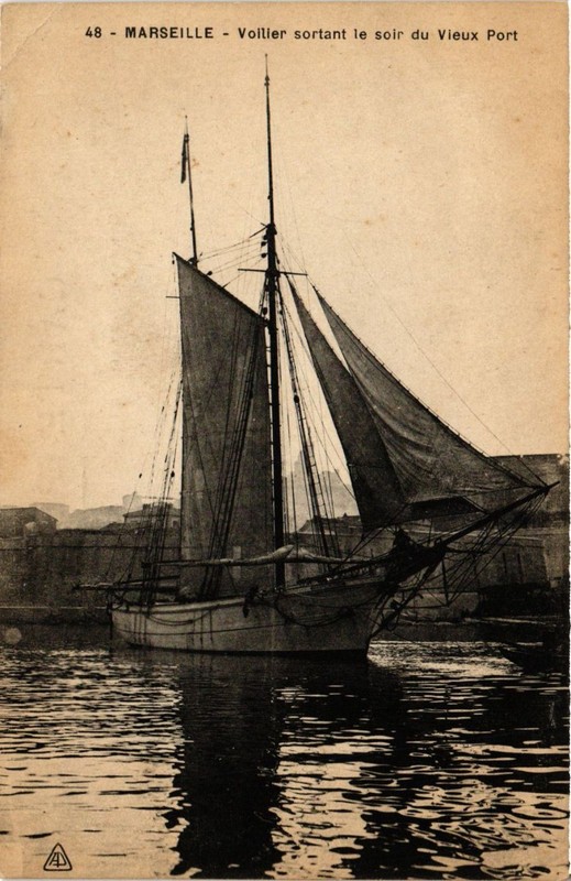 Cpa Marseille - Voilier Sortant Le Soir Du Vieux Port (256198)