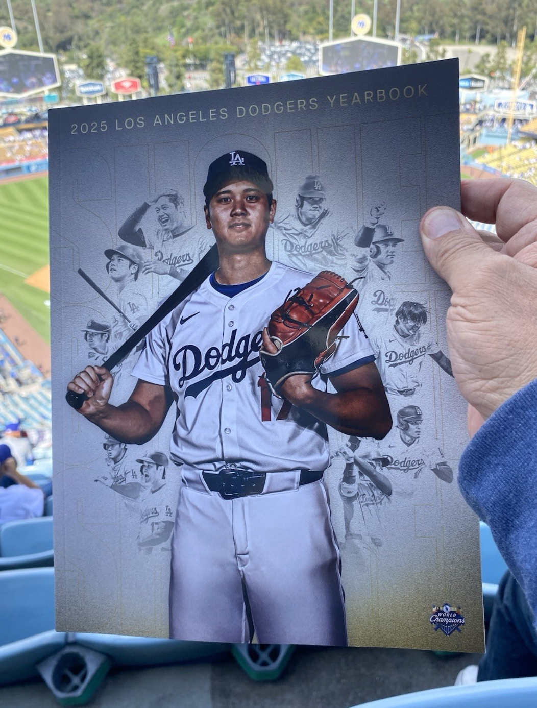 2025 LOS ANGELES DODGERS YEARBOOK ドジャース イヤーブック