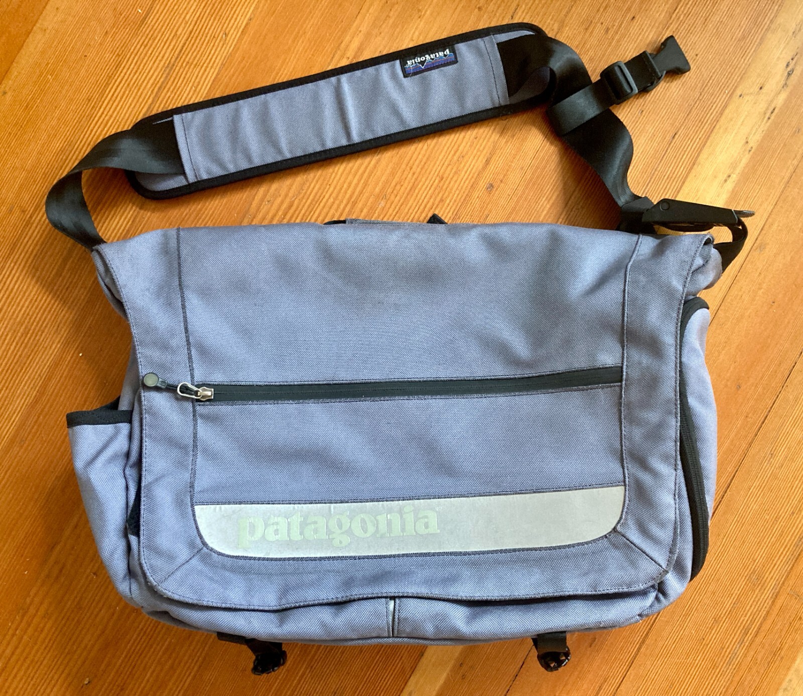 Patagonia Half-Mass Messenger Bag Padded Laptop Courier Pack Lt