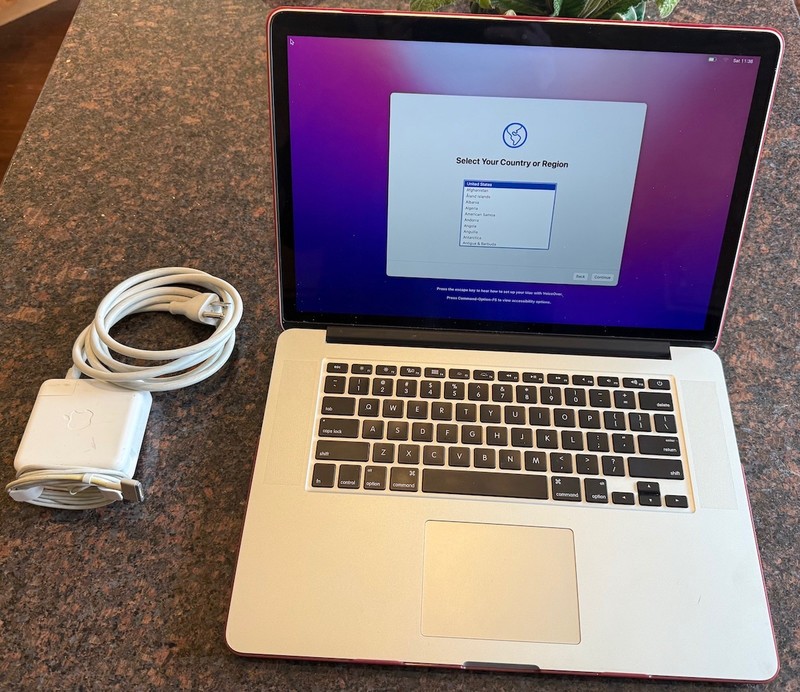 2015 15” Macbook Pro Retina i7 2.2Ghz 512GB SSD, 16GB RAM - GREAT