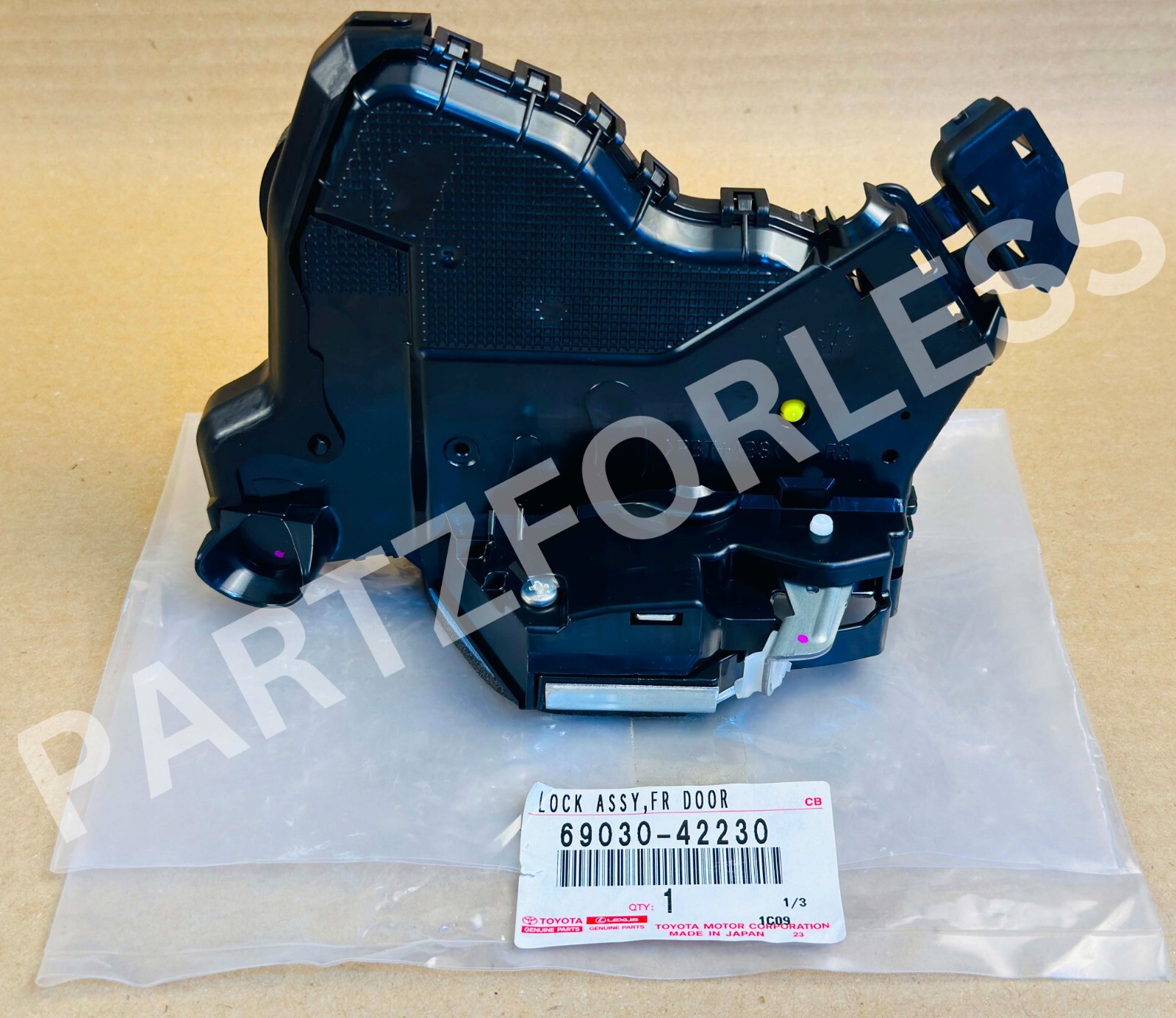 69030-42230 TOYOTA GENUINE LOCK ASSY, FRONT DOOR W/MOTOR, RH