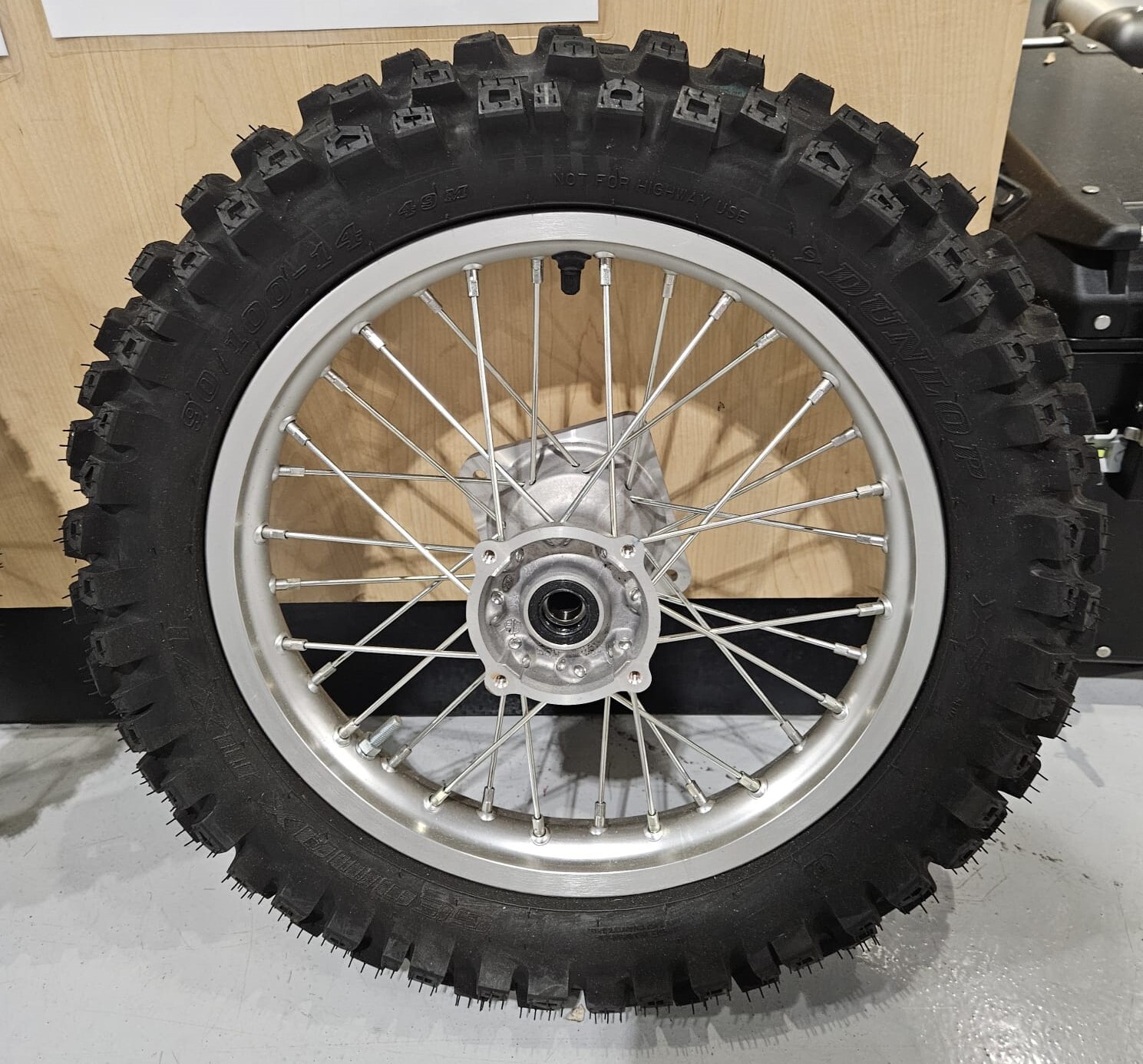CRF150用ホイール Honda CRF150R Rear Tire with Wheel 90/100-14 MX71 OEM