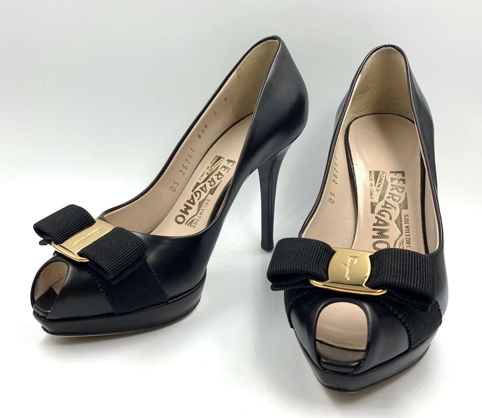 NEW SALVATORE FERRAGAMO Black Gilia Leather Peep-Toe Bow NEW SALVATORE FERRAGAMO Black Gilia Leather Peep-Toe Bow