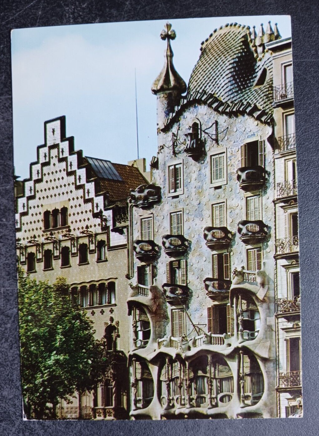 vtg postcard art Barcelona, Casa Batllo, Paseo De Gracia Gaudi Spain architectur