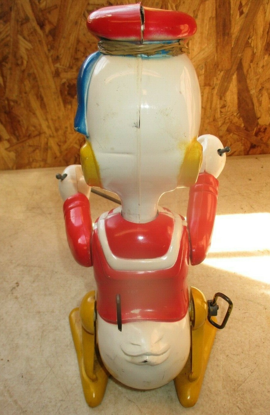 1950'S  WALT DISNEY PLASTIC AND MAR TIN  W.D.P. DONALD DUCK THE DRUMMER WIND UP