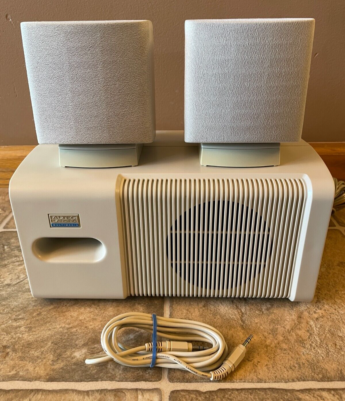 : Subwoofer & 2 Speakers