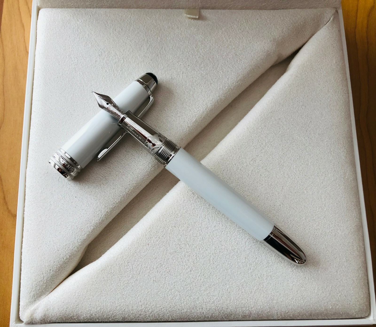Mont Blanc Meisterstück Classique Fountain Pen 106843 (never
