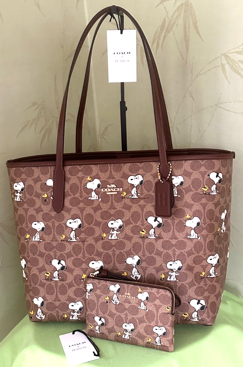 COACH PEANUTS CITY TOTE BAG + CORNER ZIP WRISTLET W/SNOOPY