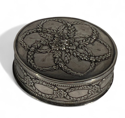 Boîte Ronde Pilulier Argent massif et Vermeil 37 g Décor Guirlandes Fleurs XIXe