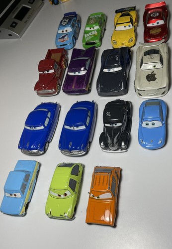 Disney Pixar Cars ミニカー15点セット Disney and Pixar Cars Mini Racers 15-Pack of Collectible Toy