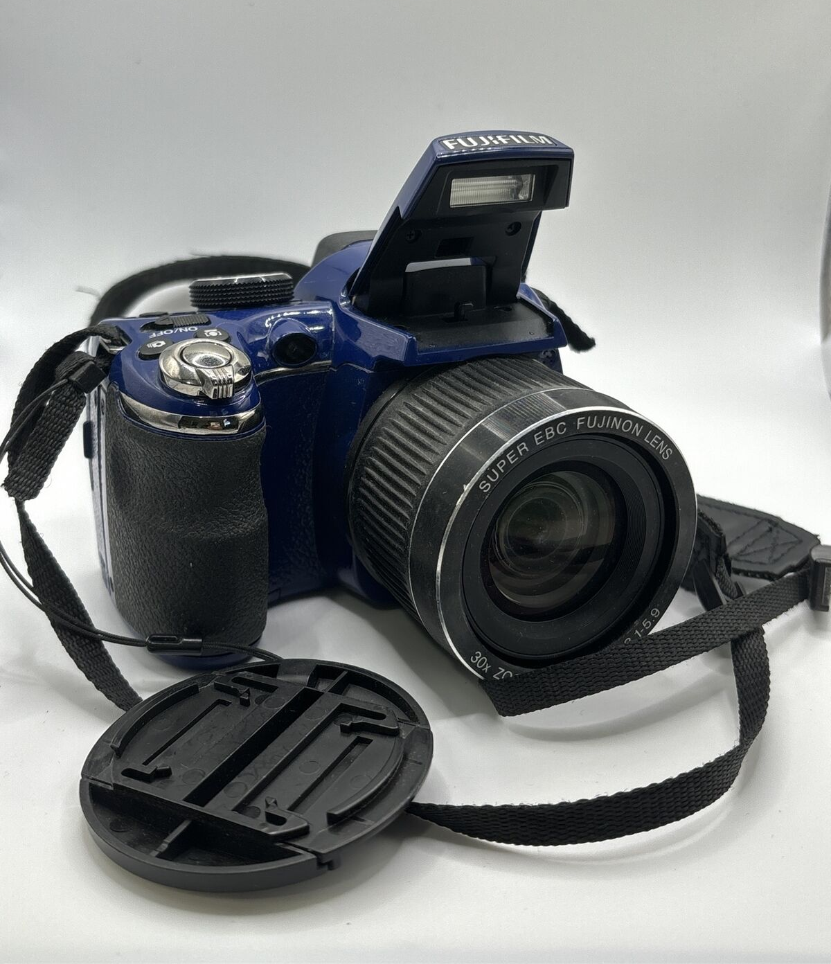 FUJIFILM FinePix S4080 30X / 14MP Digital Camera + 8 GB SD FUJIFILM FinePix S4080 30X / 14MP Digital Camera + 8 GB SD