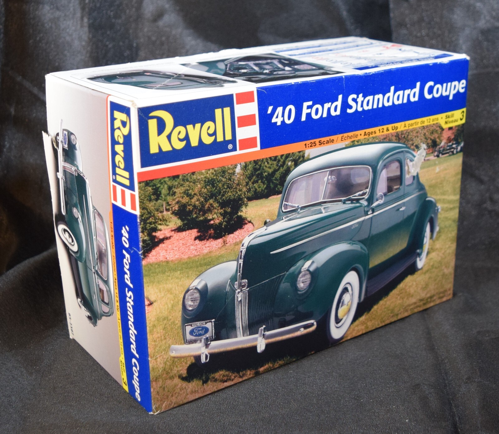 Revell 1940 Ford Standard Coupe. 1/25 Scale Model Kit. New